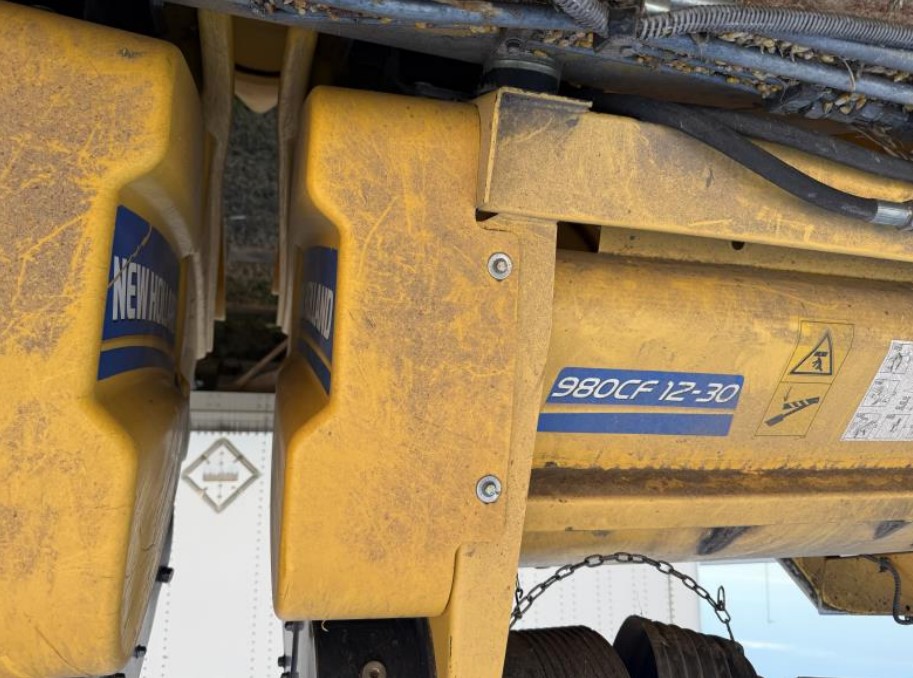 2014 New Holland 980CF Header - Image 10
