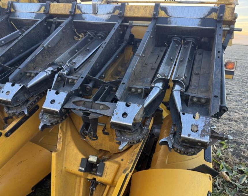 2014 New Holland 980CF Header - Image 6