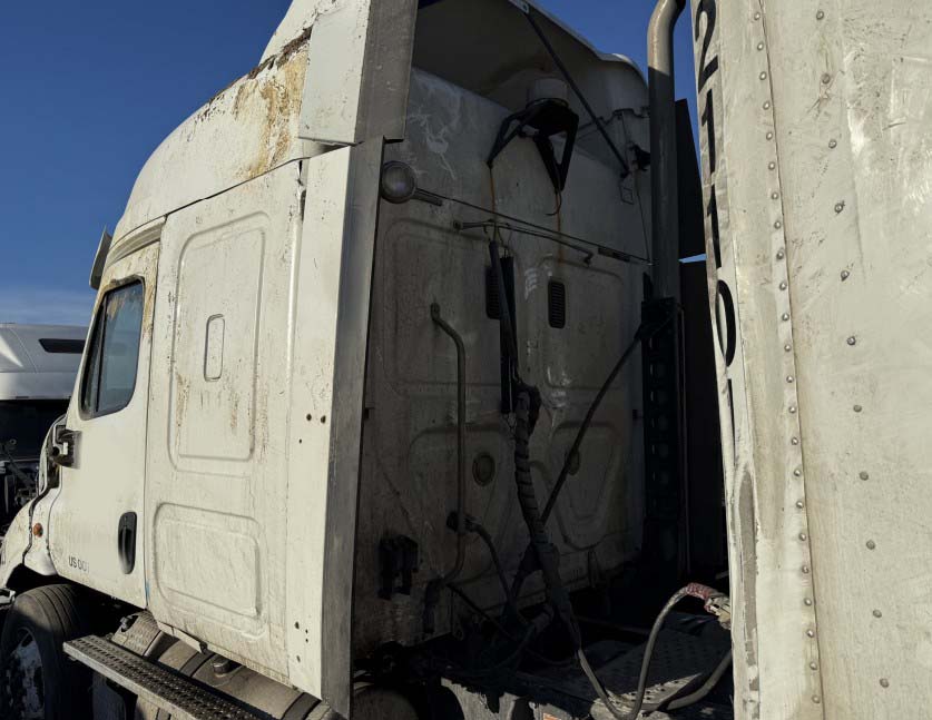 2015 Freightliner Cascadia - Image 9