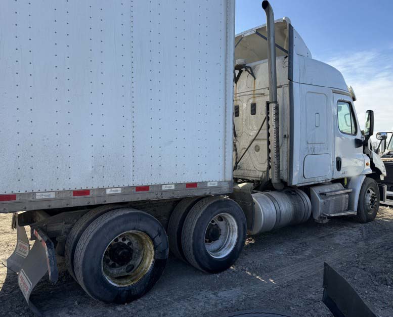 2015 Freightliner Cascadia - Image 10