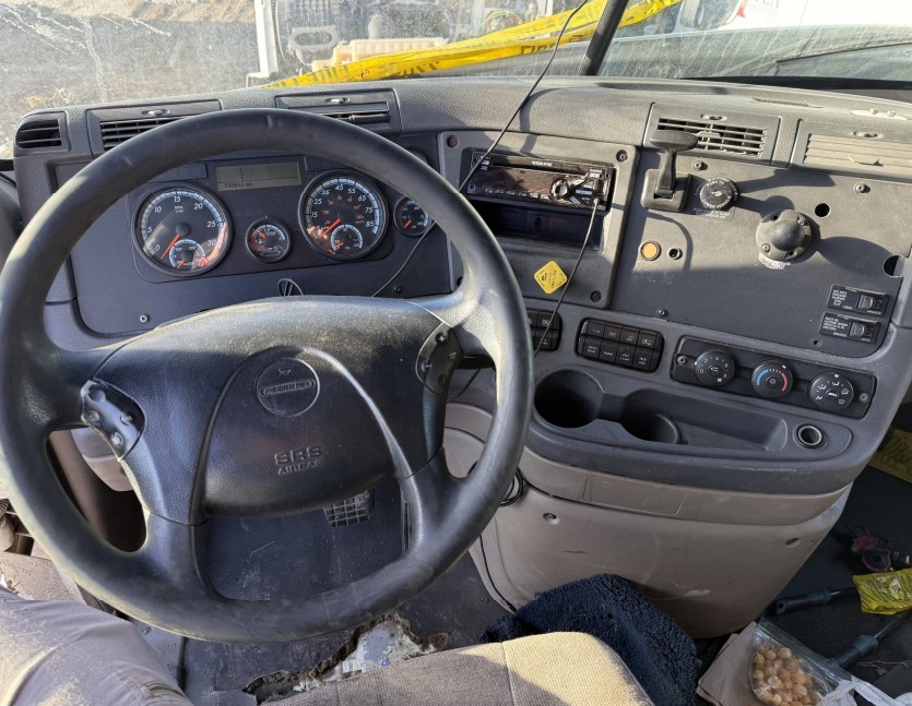 2015 Freightliner Cascadia - Image 8