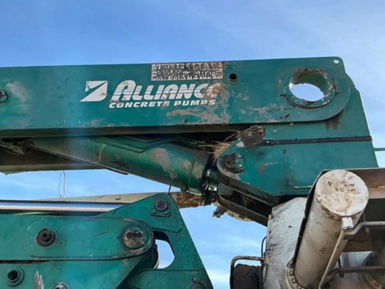 2015 Freightliner M2 Concrete Pump Truck - Image 18