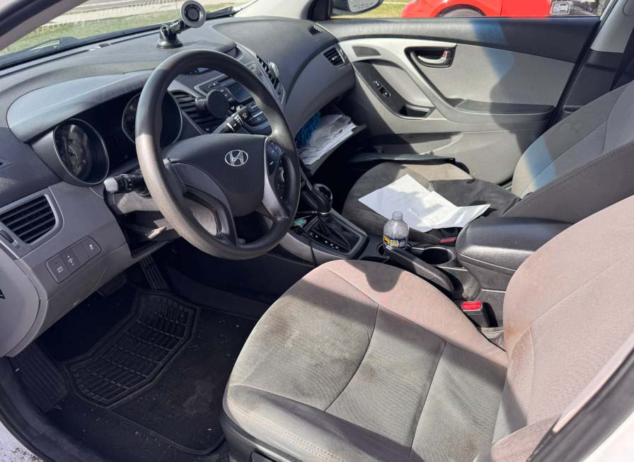 2015 Hyundai Elantra - Image 4