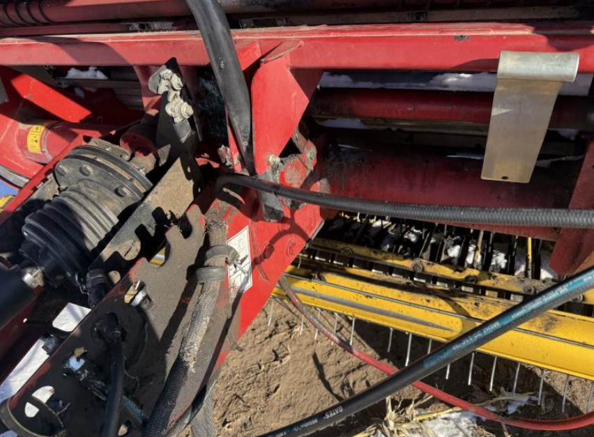 2015 New Holland 560 Baler - Image 4