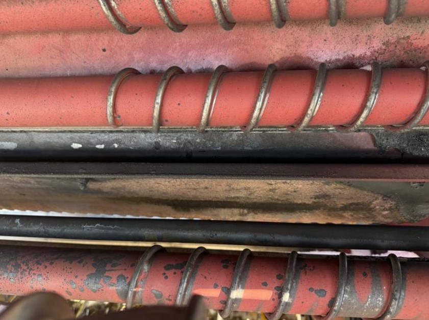 2015 New Holland 560 Baler - Image 9