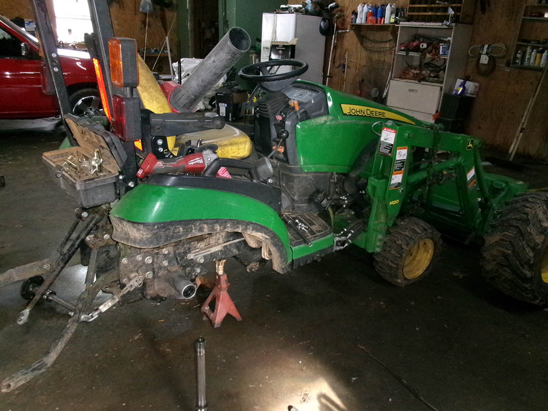 2016 John Deere 1025R Tractor