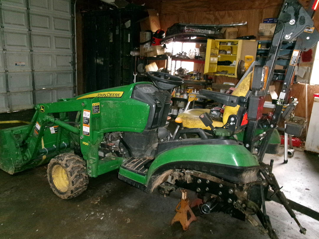 2016 John Deere 1025R Tractor - Image 2