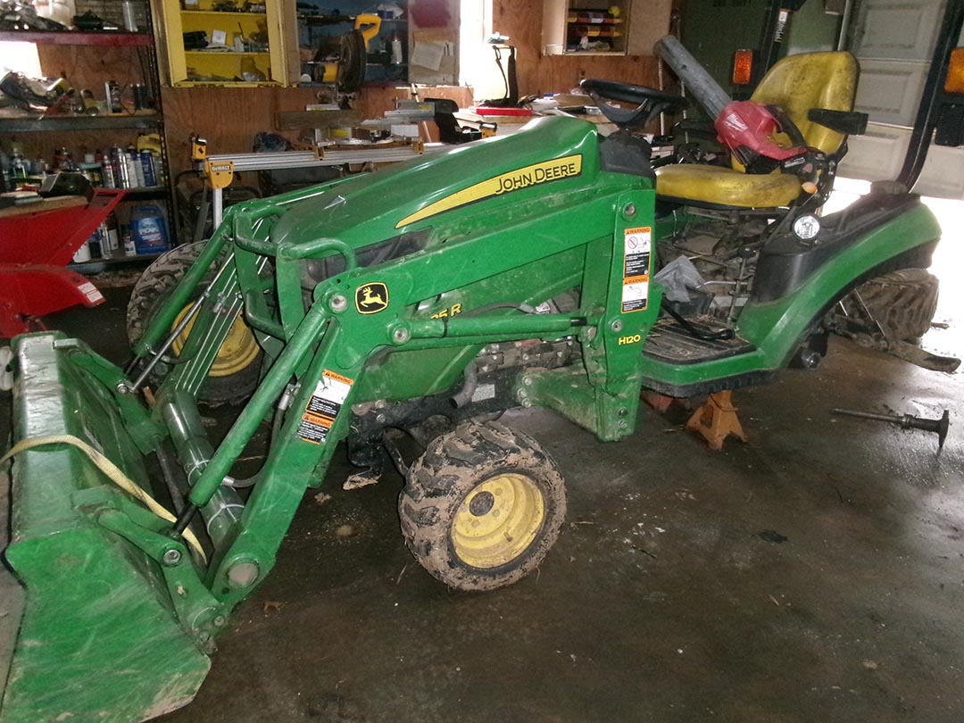 2016 John Deere 1025R Tractor - Image 3