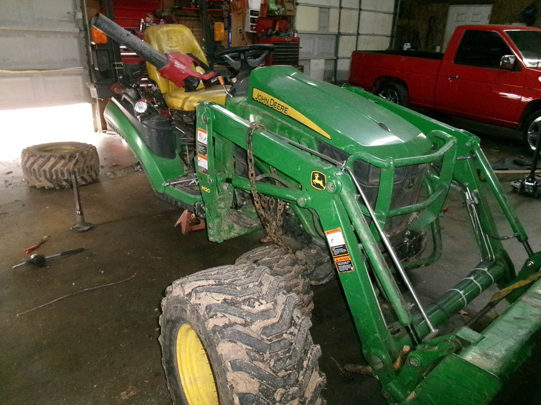 2016 John Deere 1025R Tractor - Image 4