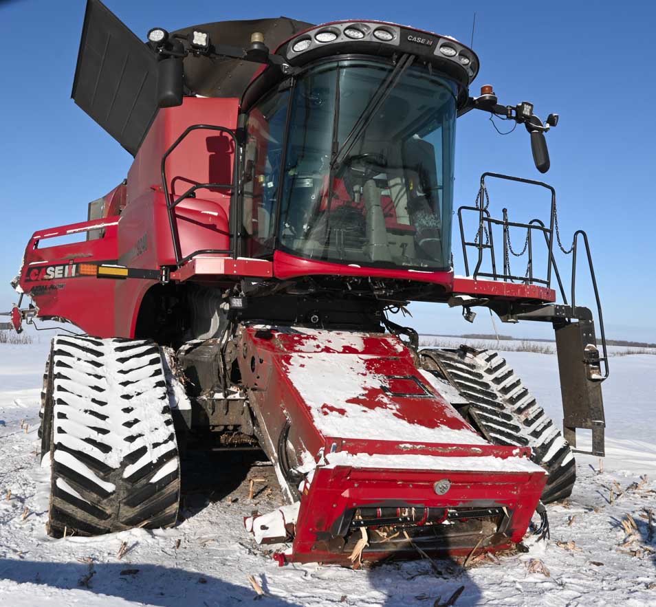 2017 CASE IH 9240 Combine - Image 2