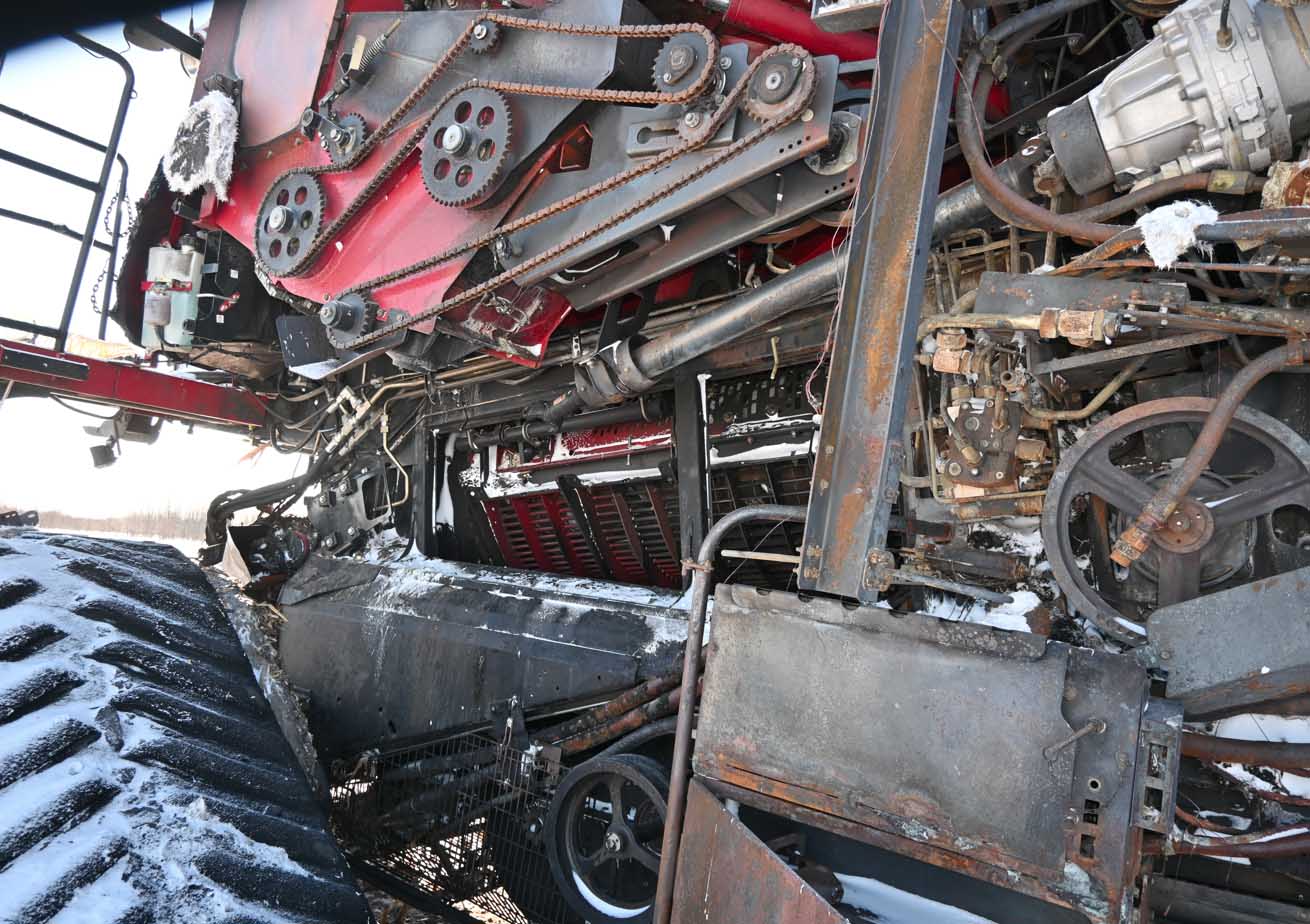 2017 CASE IH 9240 Combine - Image 6
