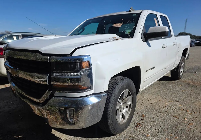 2017 Chevrolet Silverado LT - Image 9