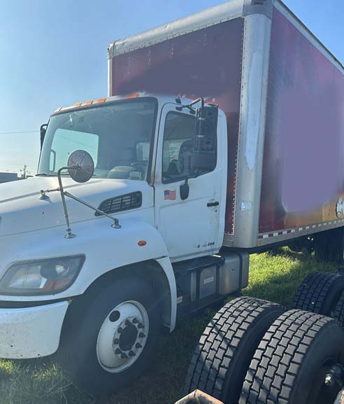 2017 Hino Conventional - Image 2