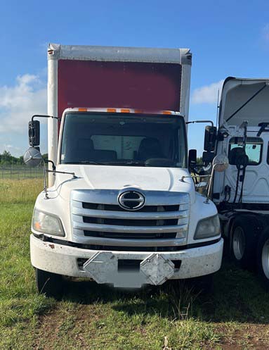 2017 Hino Conventional - Image 3