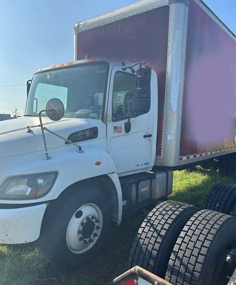 2017 Hino Conventional - Image 4