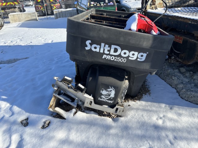 2018 SaltDogg Pro2500 Salt Spreader - Image 12