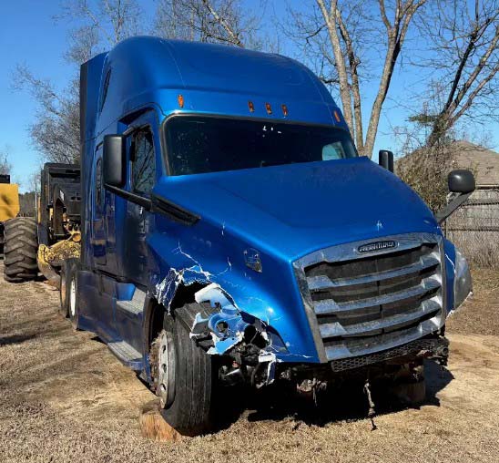 2019 Freightliner Cascadia 126 - Image 2