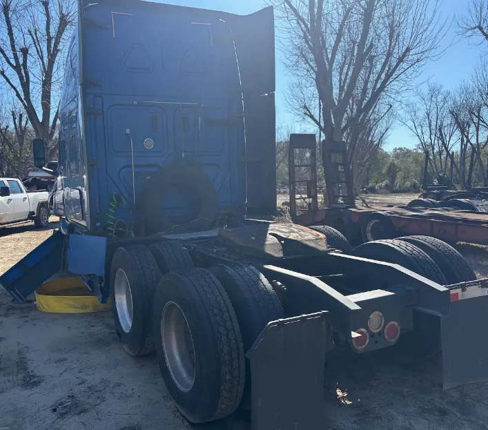 2019 Freightliner Cascadia 126 - Image 4