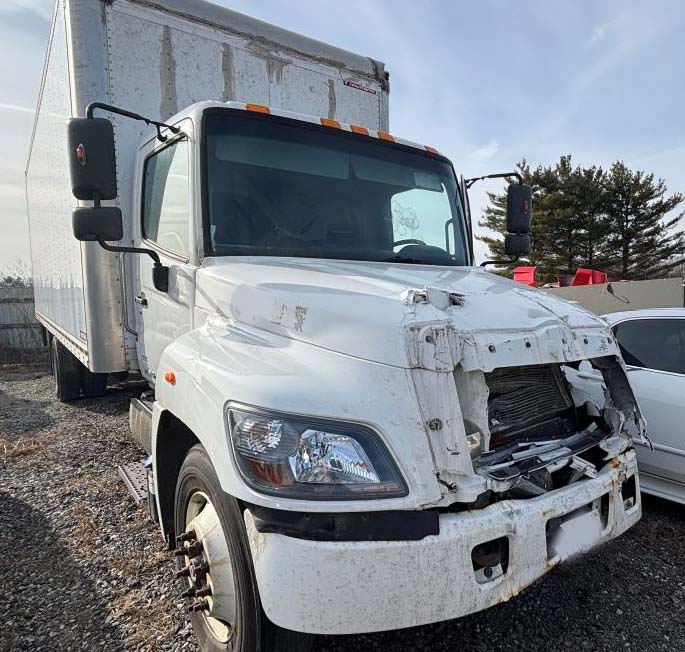2019 Hino Box Truck - Image 2