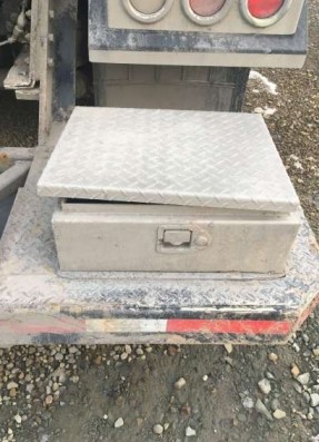 2019 Peterbilt 389 6 x 4 Glider Tank Truck - Image 13