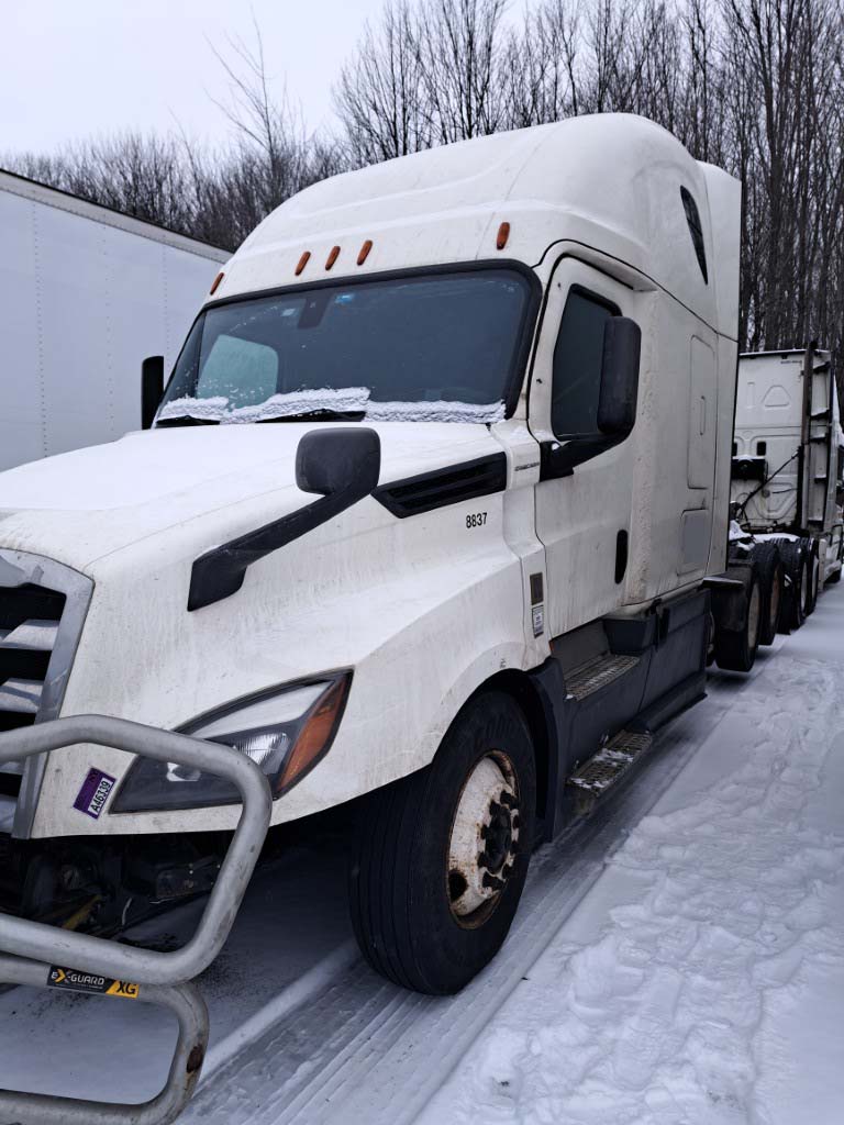 2020 Freightliner Cascadia - Image 13