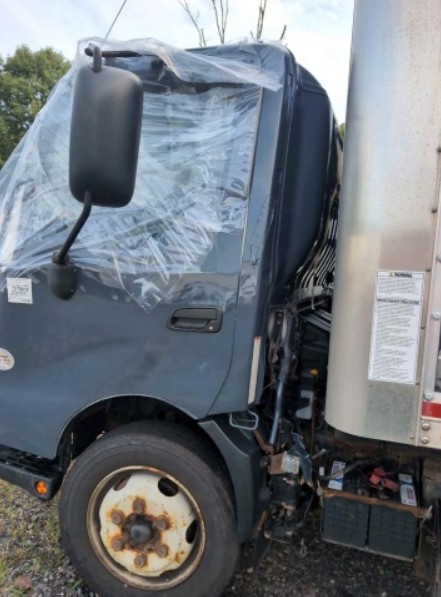 2020 Hino 195 Box Truck - Image 3