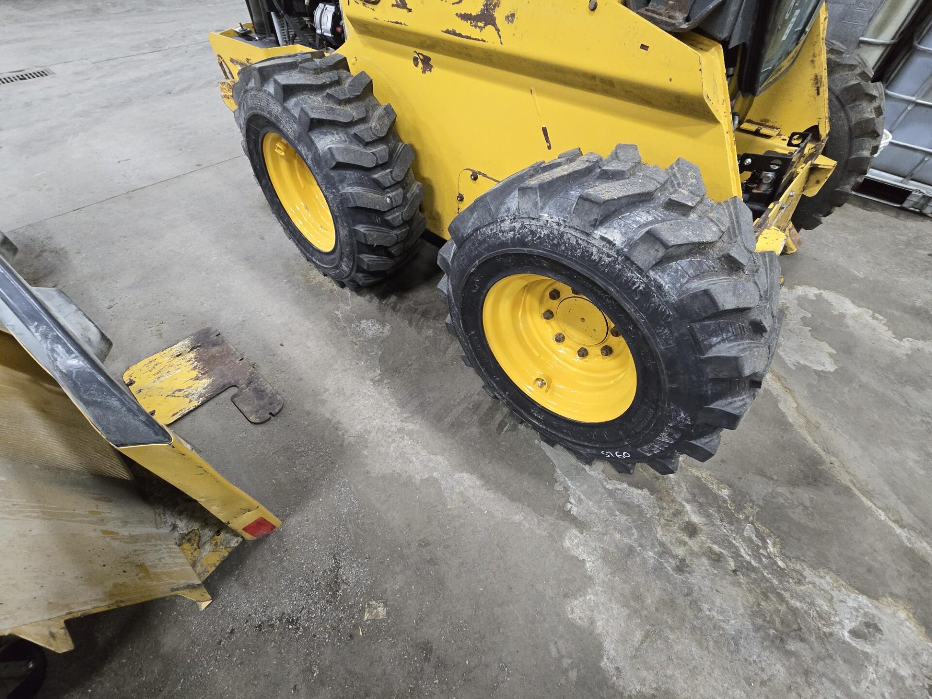 2020 John Deere 324G Skid Steer - Image 12