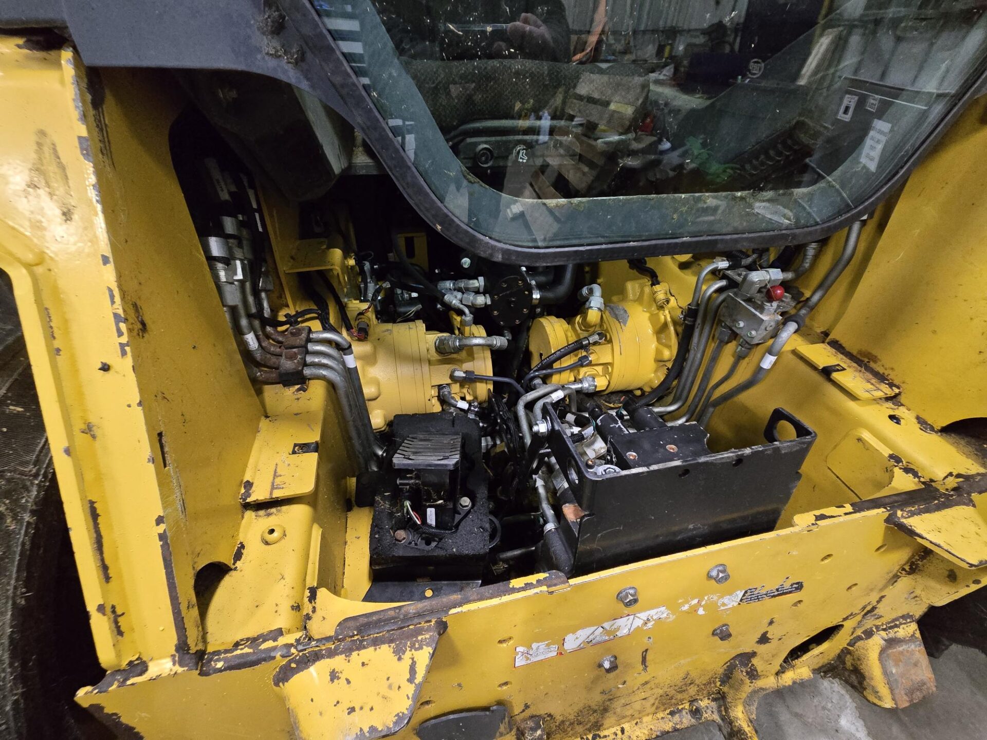 2020 John Deere 324G Skid Steer - Image 17