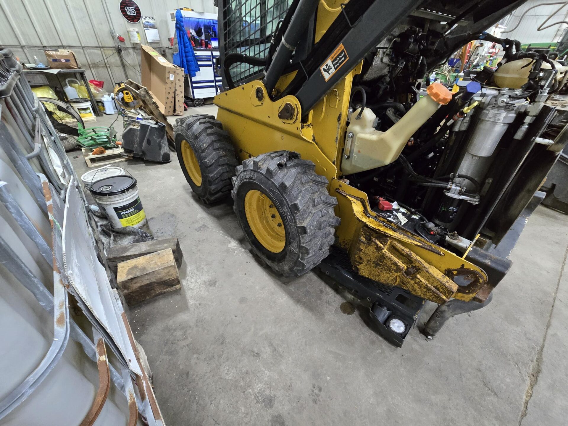 2020 John Deere 324G Skid Steer - Image 4