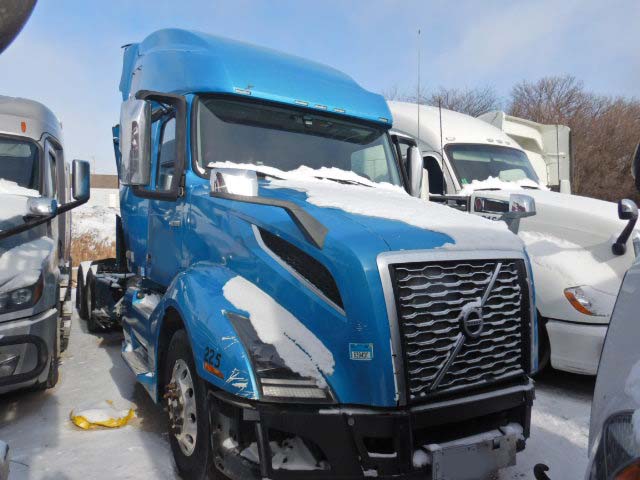 2020 Volvo VNL670 - Image 2