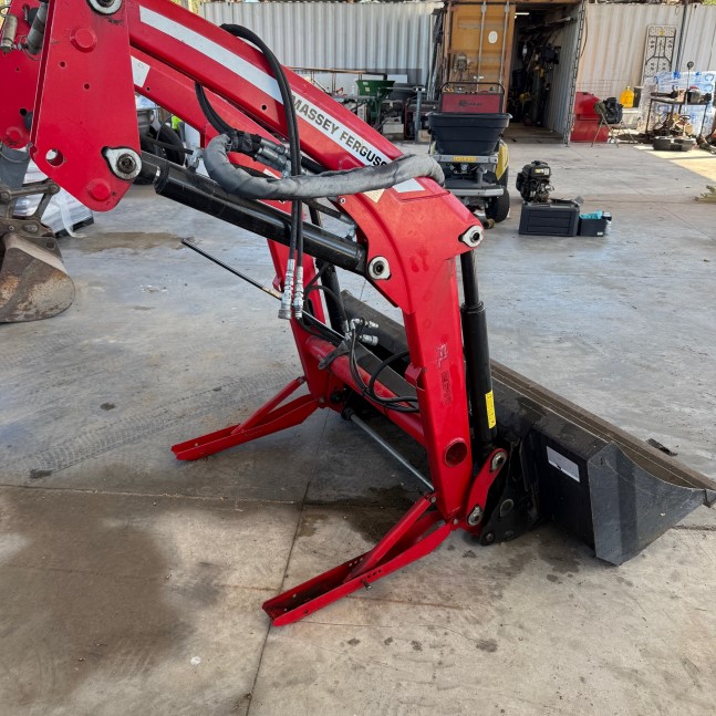 2021 Massey Ferguson MF1835M Tractor - Image 5