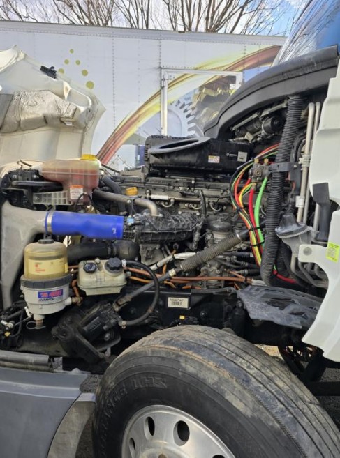 2022 Freightliner Cascadia - Image 3