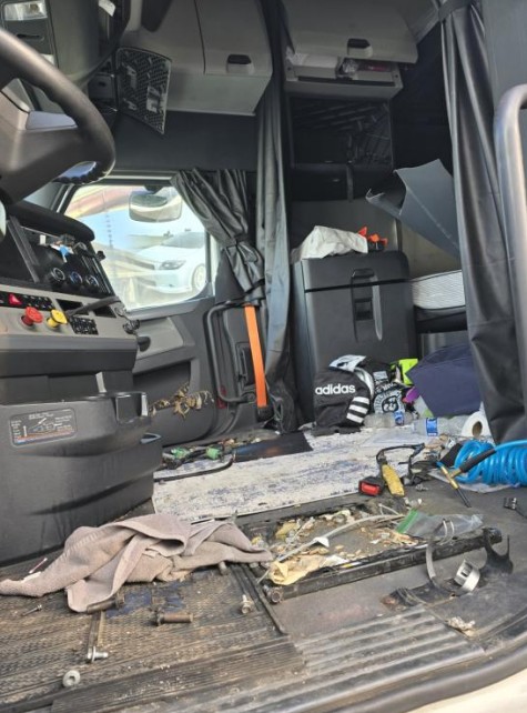 2022 Freightliner Cascadia - Image 5