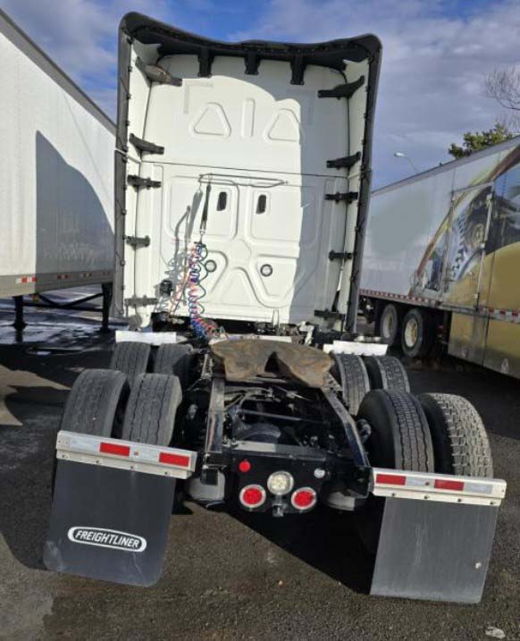 2022 Freightliner Cascadia - Image 6