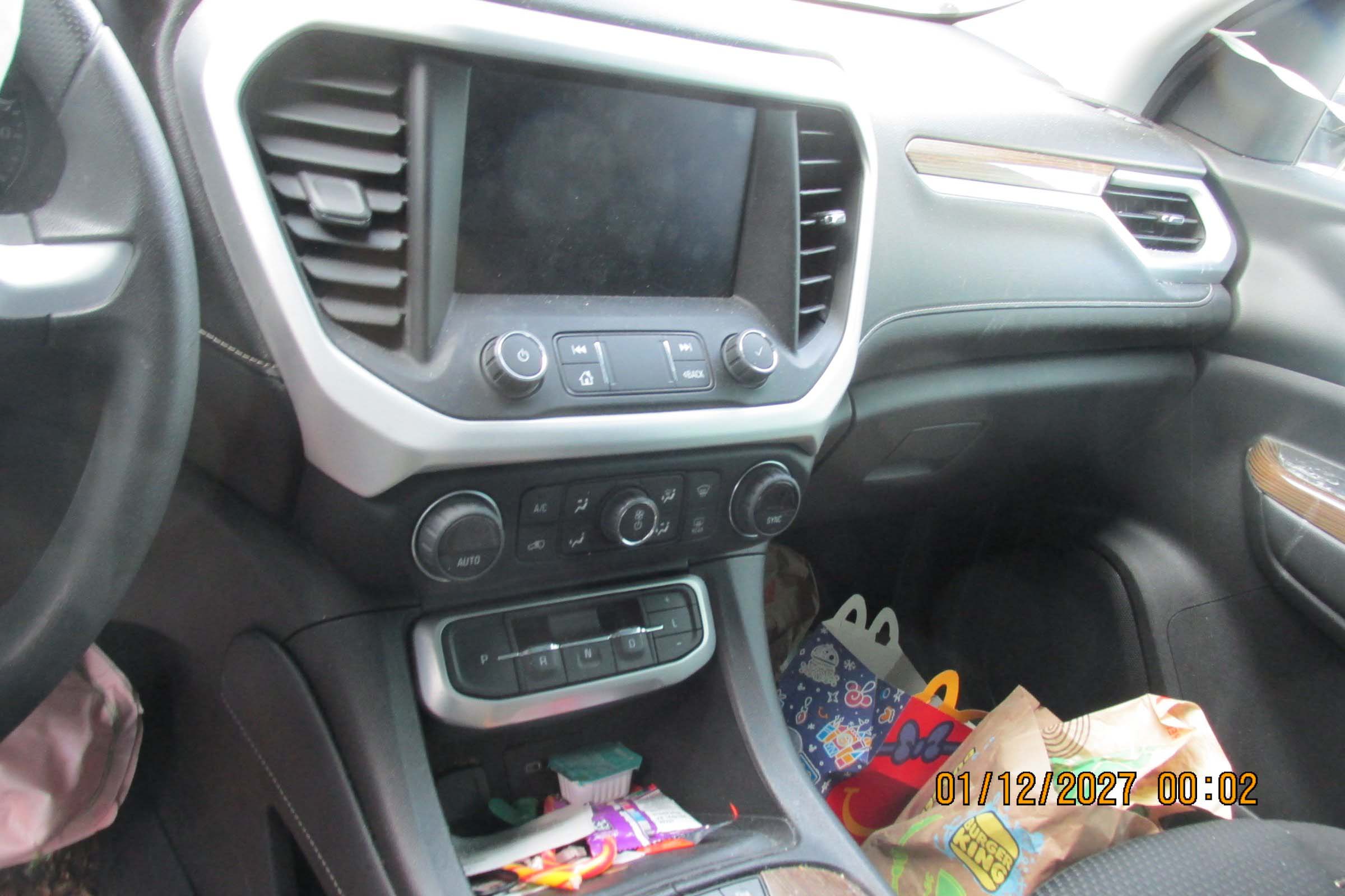 2022 GMC Acadia - Image 10