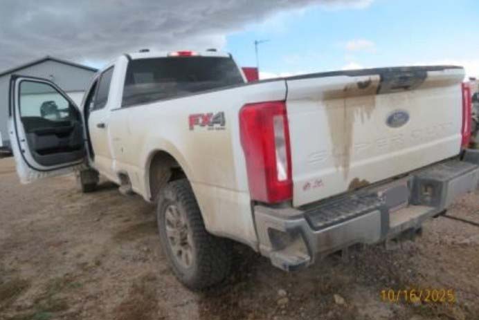 2023 Ford F-350 XL - Image 17