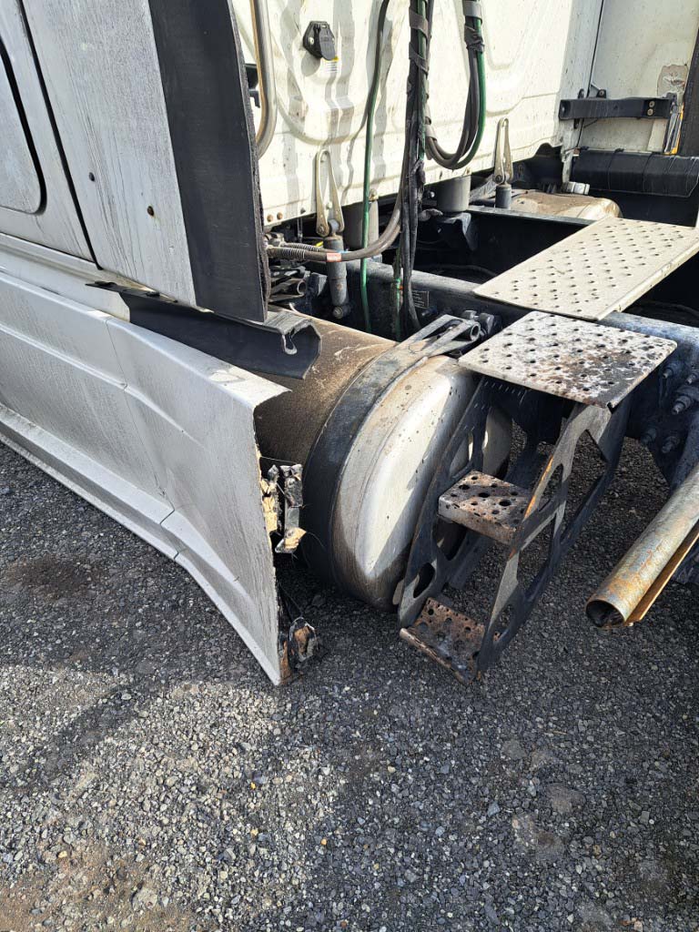 2023 Freightliner Cascadia - Image 9