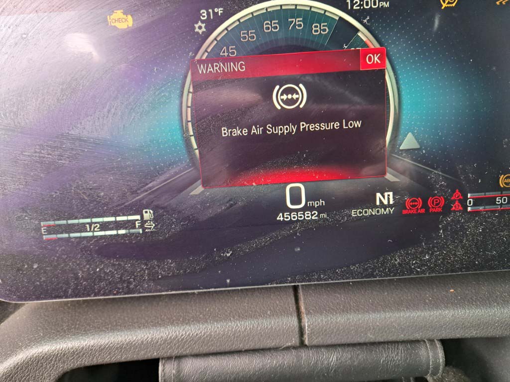 2023 Freightliner Cascadia - Image 16