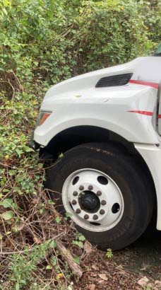 2023 International MV607 Box Truck - Image 13