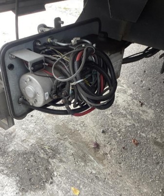 2023 International MV607 Box Truck - Image 6