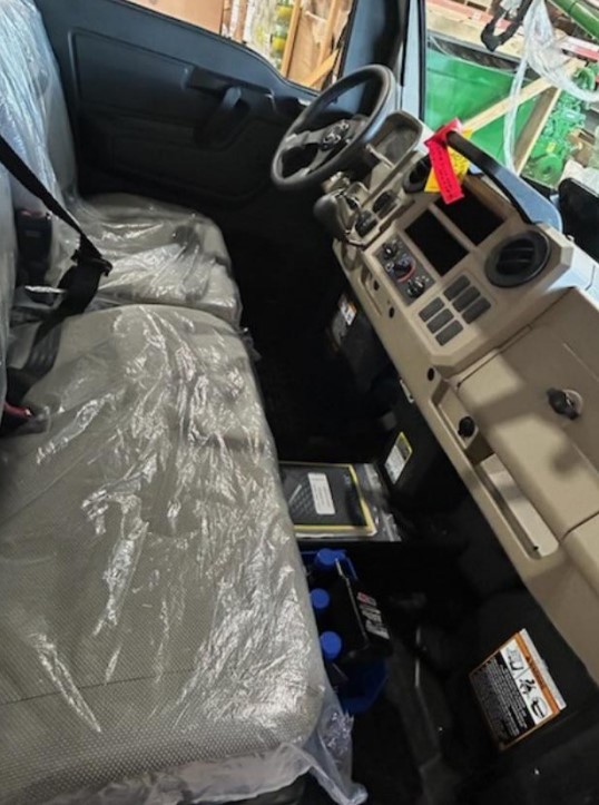 2023 John Deere 835M Gator - Image 5