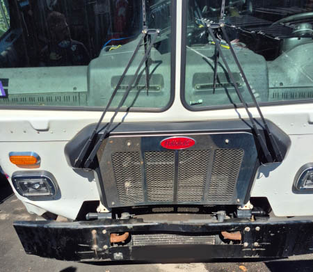 2023 Peterbilt 520 with EZ Pack Goliath G400 28XD Rear Loader Body - Image 2