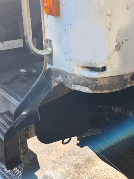 2023 Peterbilt 520 with EZ Pack Goliath G400 28XD Rear Loader Body - Image 11