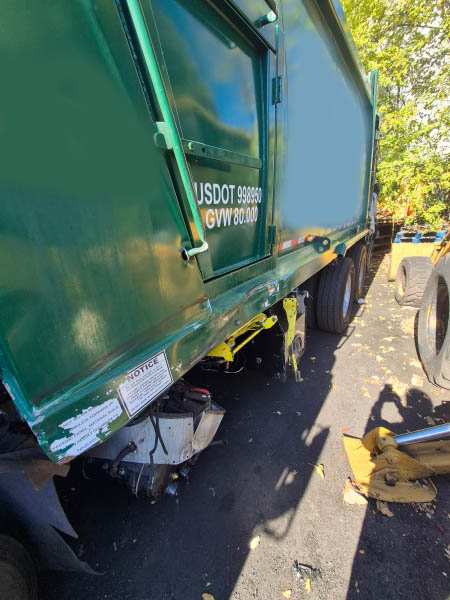 2023 Peterbilt 520 with EZ Pack Goliath G400 28XD Rear Loader Body - Image 14