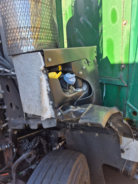 2023 Peterbilt 520 with EZ Pack Goliath G400 28XD Rear Loader Body - Image 17