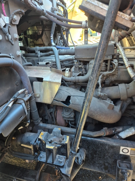 2023 Peterbilt 520 with EZ Pack Goliath G400 28XD Rear Loader Body - Image 18