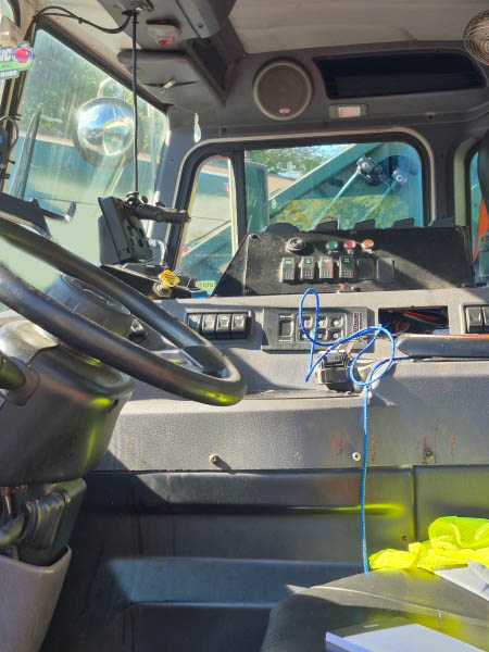 2023 Peterbilt 520 with EZ Pack Goliath G400 28XD Rear Loader Body - Image 22