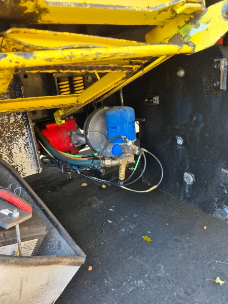 2023 Peterbilt 520 with EZ Pack Goliath G400 28XD Rear Loader Body - Image 24