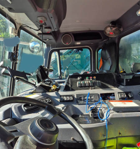 2023 Peterbilt 520 with EZ Pack Goliath G400 28XD Rear Loader Body - Image 25