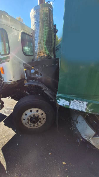 2023 Peterbilt 520 with EZ Pack Goliath G400 28XD Rear Loader Body - Image 27